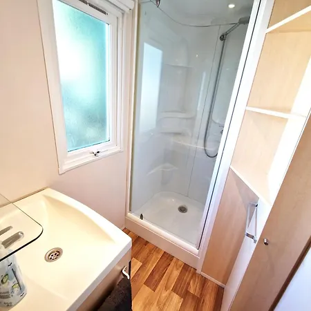 Nyaraló Mobile Deluxe Mit Klimaanlage, Bettwaesche Und Wifi, B012